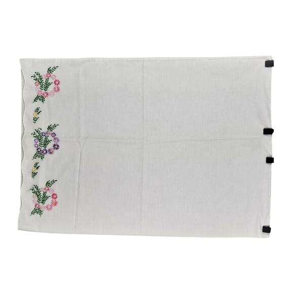 VINTAGE WHITE PILLOWCASE – FLORAL CROSS-STITCH – SCALLOPED EDGE – BOUQUET DESIGN - Picture 1 of 7